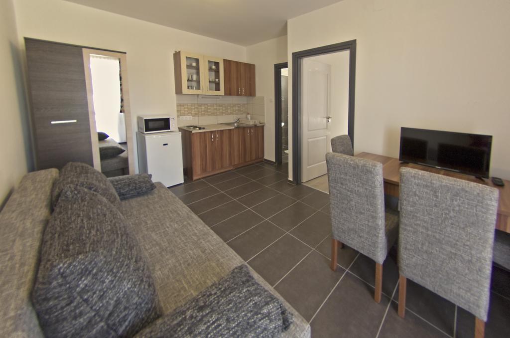 Luca Apartman Sopron Værelse billede